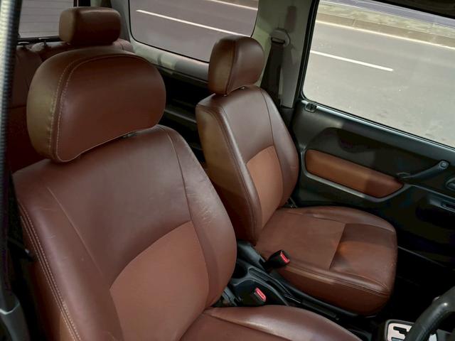 ジムニー ランドベンチャー　ＡＴ車　オーディオ　ドアサイドバイザー　電動格納ミラー　フォグランプ　ハーフレザーシート　　スペアタイヤ　４ＷＤ　ＡＢＳ（30枚目）