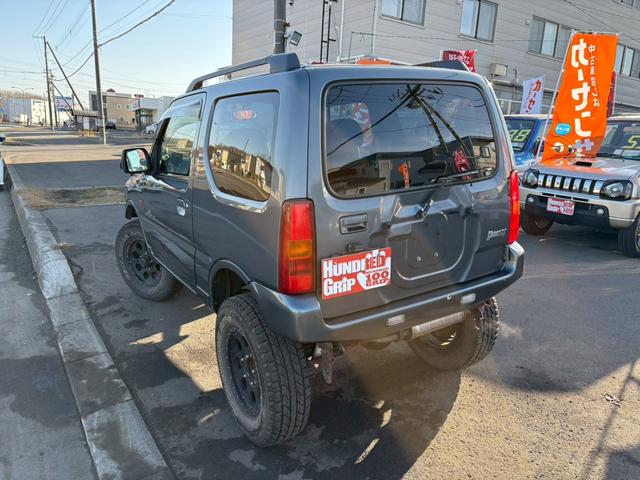 ジムニー ランドベンチャー　ＡＴ車　リフトアップ　オーディオ　電動格納ミラー　ドアサイドバイザー　オフロードタイヤ　４ＷＤ　ＡＢＳ（11枚目）