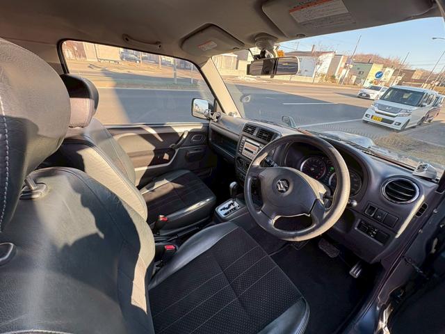 ジムニー ランドベンチャー　ＡＴ車　リフトアップ　オーディオ　電動格納ミラー　ドアサイドバイザー　オフロードタイヤ　４ＷＤ　ＡＢＳ（12枚目）