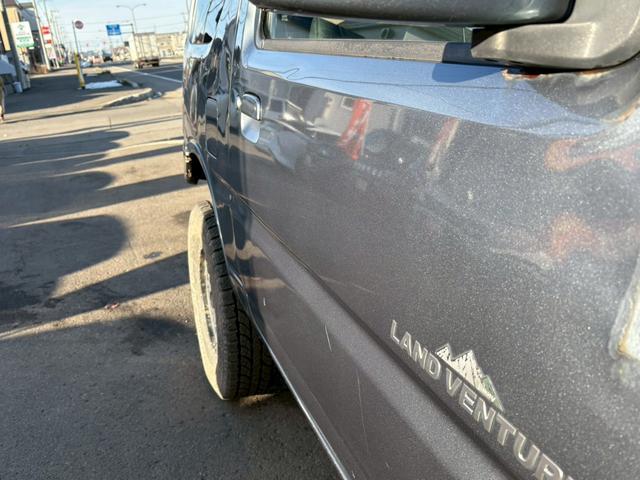 ジムニー ランドベンチャー　ＡＴ車　リフトアップ　オーディオ　電動格納ミラー　ドアサイドバイザー　オフロードタイヤ　４ＷＤ　ＡＢＳ（18枚目）