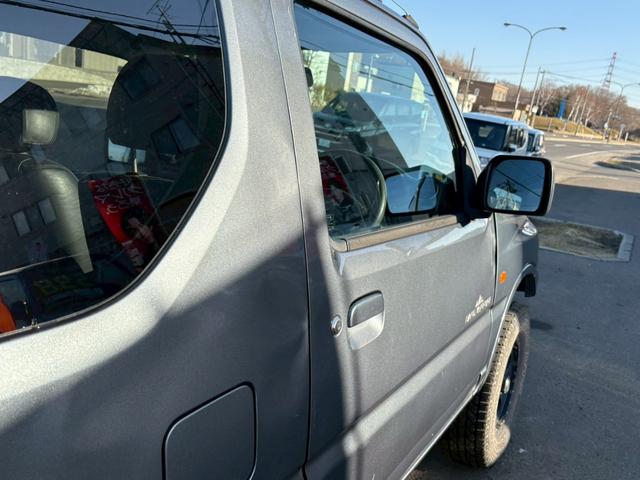 ジムニー ランドベンチャー　ＡＴ車　リフトアップ　オーディオ　電動格納ミラー　ドアサイドバイザー　オフロードタイヤ　４ＷＤ　ＡＢＳ（20枚目）