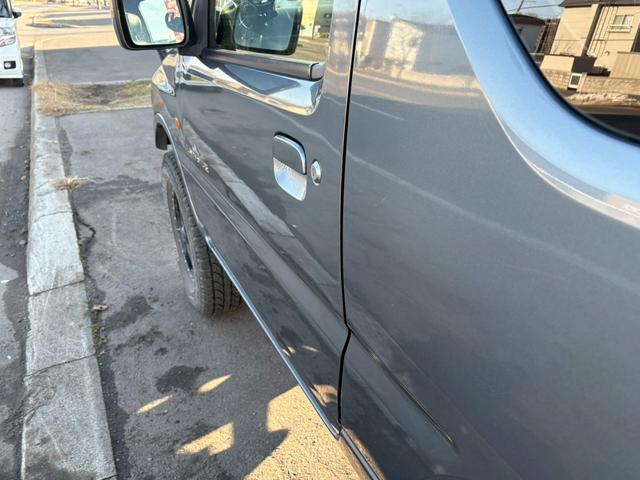 ジムニー ランドベンチャー　ＡＴ車　リフトアップ　オーディオ　電動格納ミラー　ドアサイドバイザー　オフロードタイヤ　４ＷＤ　ＡＢＳ（24枚目）