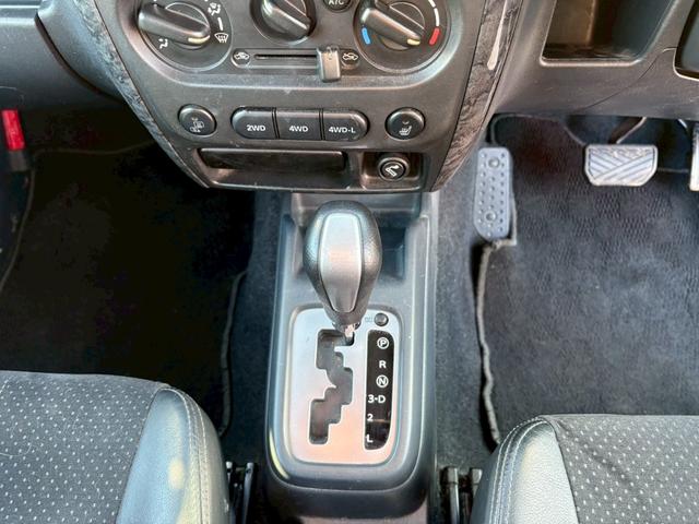 ジムニー ランドベンチャー　ＡＴ車　リフトアップ　オーディオ　電動格納ミラー　ドアサイドバイザー　オフロードタイヤ　４ＷＤ　ＡＢＳ（39枚目）