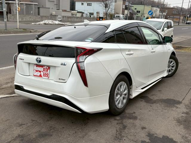 プリウス Ｓ　４ＷＤ　アルパインフローティングナビ　フルエアロ　ドラレコ　ＥＴＣ　バックカメラ　純正エンスタ　プッシュスタート　サイドバイザー　オートエアコン（11枚目）