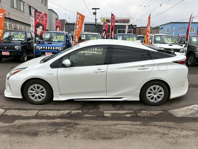 プリウス Ｓ　４ＷＤ　アルパインフローティングナビ　フルエアロ　ドラレコ　ＥＴＣ　バックカメラ　純正エンスタ　プッシュスタート　サイドバイザー　オートエアコン（14枚目）