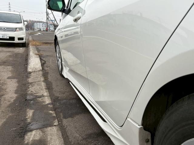 プリウス Ｓ　４ＷＤ　アルパインフローティングナビ　フルエアロ　ドラレコ　ＥＴＣ　バックカメラ　純正エンスタ　プッシュスタート　サイドバイザー　オートエアコン（19枚目）