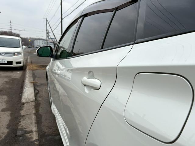 プリウス Ｓ　４ＷＤ　アルパインフローティングナビ　フルエアロ　ドラレコ　ＥＴＣ　バックカメラ　純正エンスタ　プッシュスタート　サイドバイザー　オートエアコン（21枚目）