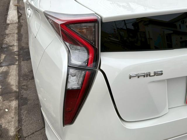 プリウス Ｓ　４ＷＤ　アルパインフローティングナビ　フルエアロ　ドラレコ　ＥＴＣ　バックカメラ　純正エンスタ　プッシュスタート　サイドバイザー　オートエアコン（22枚目）