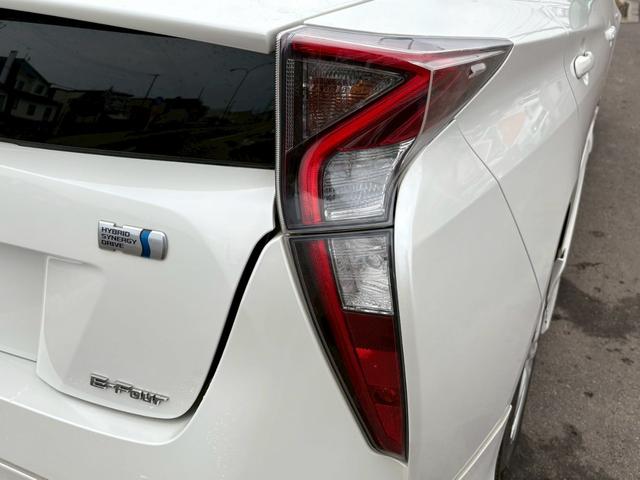 プリウス Ｓ　４ＷＤ　アルパインフローティングナビ　フルエアロ　ドラレコ　ＥＴＣ　バックカメラ　純正エンスタ　プッシュスタート　サイドバイザー　オートエアコン（23枚目）