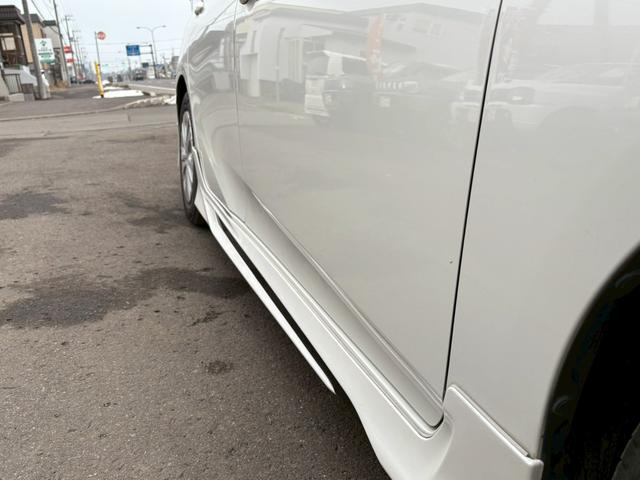 プリウス Ｓ　４ＷＤ　アルパインフローティングナビ　フルエアロ　ドラレコ　ＥＴＣ　バックカメラ　純正エンスタ　プッシュスタート　サイドバイザー　オートエアコン（24枚目）