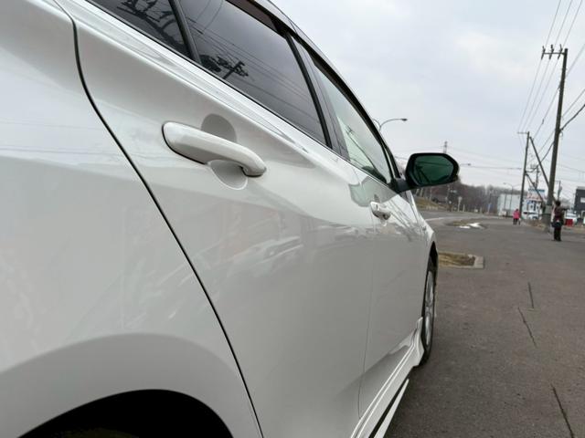 プリウス Ｓ　４ＷＤ　アルパインフローティングナビ　フルエアロ　ドラレコ　ＥＴＣ　バックカメラ　純正エンスタ　プッシュスタート　サイドバイザー　オートエアコン（26枚目）