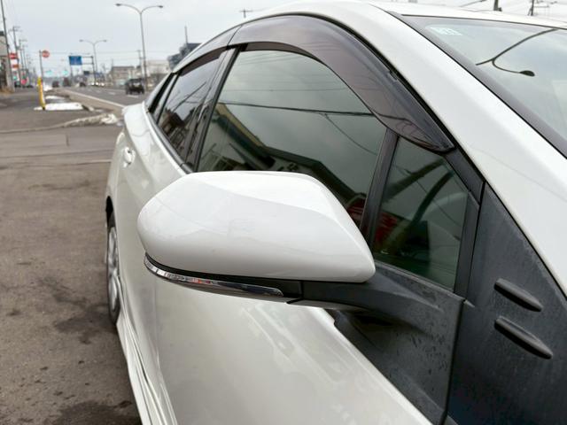 プリウス Ｓ　４ＷＤ　アルパインフローティングナビ　フルエアロ　ドラレコ　ＥＴＣ　バックカメラ　純正エンスタ　プッシュスタート　サイドバイザー　オートエアコン（28枚目）