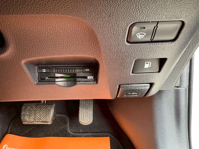 プリウス Ｓ　４ＷＤ　アルパインフローティングナビ　フルエアロ　ドラレコ　ＥＴＣ　バックカメラ　純正エンスタ　プッシュスタート　サイドバイザー　オートエアコン（37枚目）