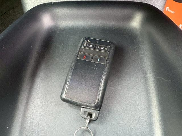 プリウス Ｓ　４ＷＤ　アルパインフローティングナビ　フルエアロ　ドラレコ　ＥＴＣ　バックカメラ　純正エンスタ　プッシュスタート　サイドバイザー　オートエアコン（38枚目）