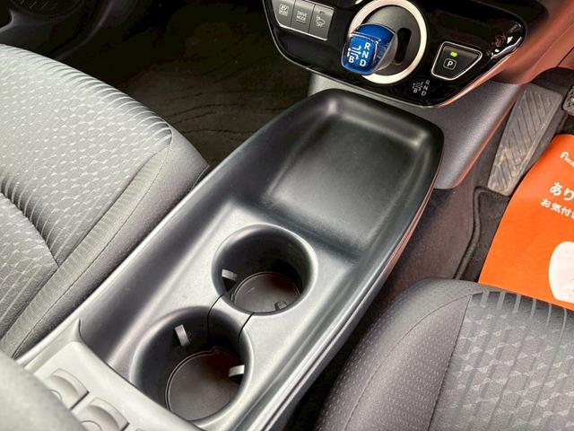 プリウス Ｓ　４ＷＤ　アルパインフローティングナビ　フルエアロ　ドラレコ　ＥＴＣ　バックカメラ　純正エンスタ　プッシュスタート　サイドバイザー　オートエアコン（50枚目）