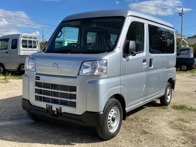 ハイゼットカーゴ ＤＸ　届出済み未使用車　衝突被害軽減ブレーキ　キーレスエントリー　パートタイム４ＷＤ　オートライト　オートハイビーム　マニュアルエアコン　クリアランスソナー　アイドリングストップ　スピーカー一体型ラジオ（3枚目）