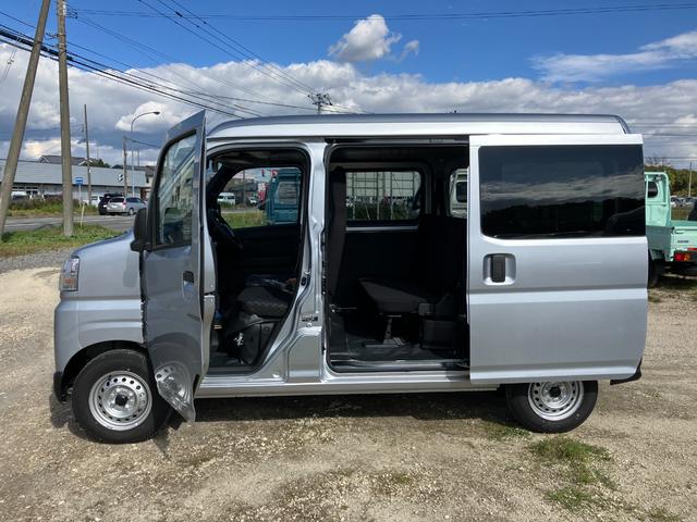ハイゼットカーゴ ＤＸ　届出済み未使用車　衝突被害軽減ブレーキ　キーレスエントリー　パートタイム４ＷＤ　オートライト　オートハイビーム　マニュアルエアコン　クリアランスソナー　アイドリングストップ　スピーカー一体型ラジオ（6枚目）