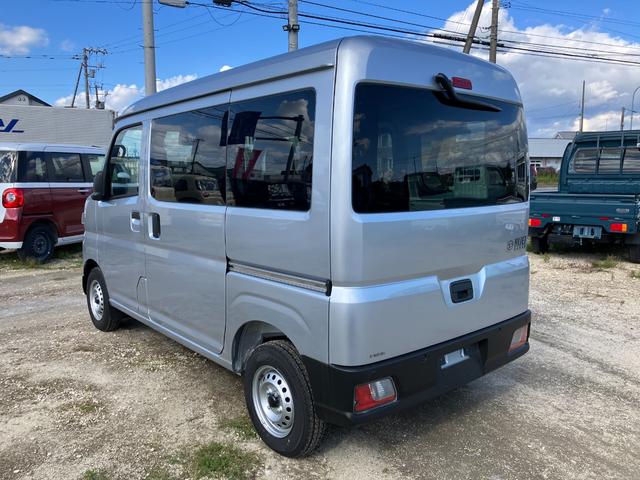 ハイゼットカーゴ ＤＸ　届出済み未使用車　衝突被害軽減ブレーキ　キーレスエントリー　パートタイム４ＷＤ　オートライト　オートハイビーム　マニュアルエアコン　クリアランスソナー　アイドリングストップ　スピーカー一体型ラジオ（7枚目）