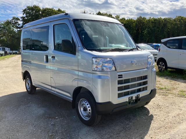 ハイゼットカーゴ ＤＸ　届出済み未使用車　衝突被害軽減ブレーキ　キーレスエントリー　パートタイム４ＷＤ　オートライト　オートハイビーム　マニュアルエアコン　クリアランスソナー　アイドリングストップ　スピーカー一体型ラジオ（12枚目）