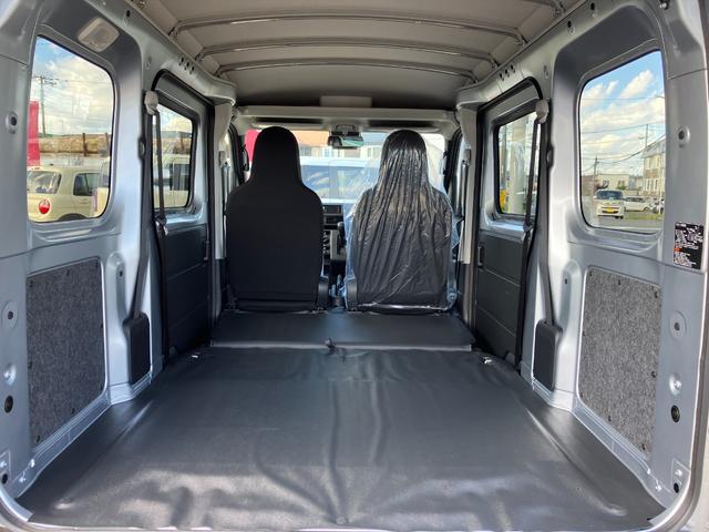 ハイゼットカーゴ ＤＸ　届出済み未使用車　衝突被害軽減ブレーキ　キーレスエントリー　パートタイム４ＷＤ　オートライト　オートハイビーム　マニュアルエアコン　クリアランスソナー　アイドリングストップ　スピーカー一体型ラジオ（17枚目）