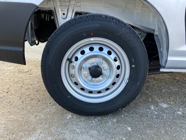 ハイゼットカーゴ ＤＸ　届出済み未使用車　衝突被害軽減ブレーキ　キーレスエントリー　パートタイム４ＷＤ　オートライト　オートハイビーム　マニュアルエアコン　クリアランスソナー　アイドリングストップ　スピーカー一体型ラジオ（40枚目）