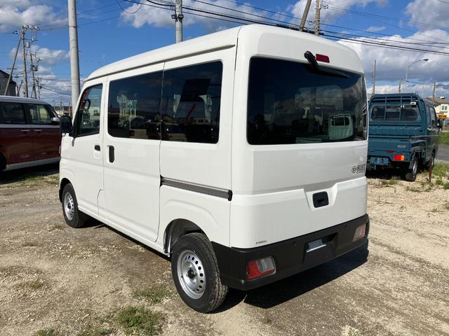 ハイゼットカーゴ ＤＸ　届出済み未使用車　衝突被害軽減ブレーキ　キーレスエントリー　パートタイム４ＷＤ　オートライト　オートハイビーム　マニュアルエアコン　クリアランスソナー　アイドリングストップ　スピーカー一体型ラジオ（7枚目）