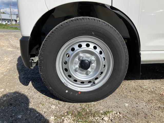 ハイゼットカーゴ ＤＸ　届出済み未使用車　衝突被害軽減ブレーキ　キーレスエントリー　パートタイム４ＷＤ　オートライト　オートハイビーム　マニュアルエアコン　クリアランスソナー　アイドリングストップ　スピーカー一体型ラジオ（42枚目）