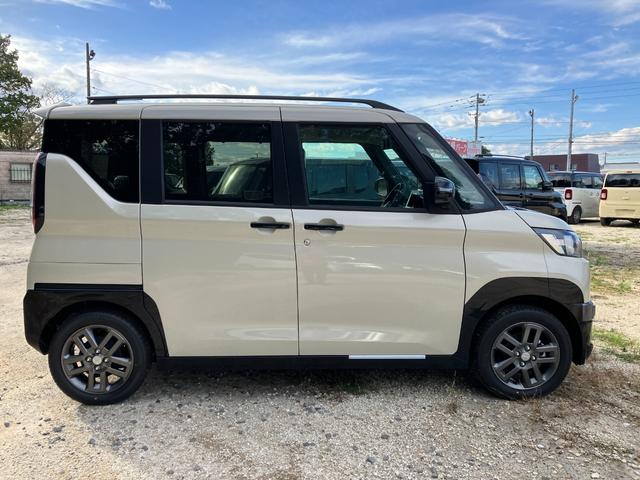 デリカミニ G プレミアム 届出済み未使用車 衝突被害軽減ブレーキ 両側電動スライドドア ステアリングヒーター シートヒーター 全方位カメラ アダプティブクルーズコントロール LEDヘッドライト LEDフォグランプ 4WD(11枚目)