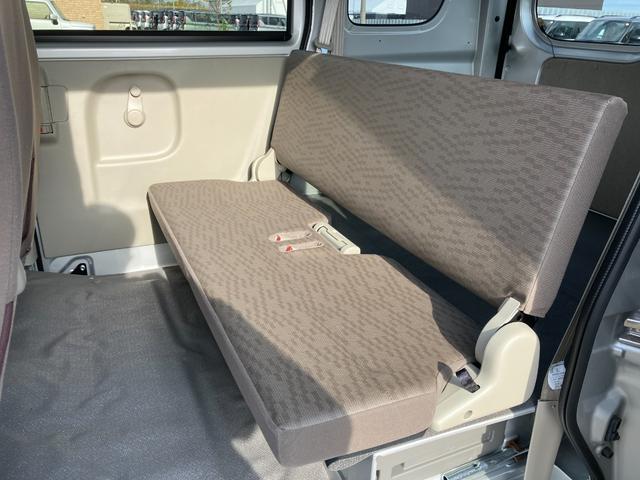 エブリイ PA 届出済み未使用車 キーシリンダー パートタイム4WD パワーステアリング マニュアルエアコン クリアランスソナー アイドリングストップ 横滑り防止 ヘッドライトレベライザー スピーカー一体型ラジオ(15枚目)