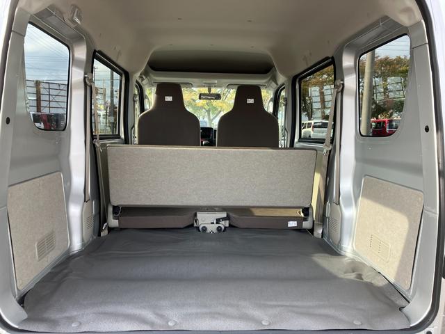 エブリイ PA 届出済み未使用車 キーシリンダー パートタイム4WD パワーステアリング マニュアルエアコン クリアランスソナー アイドリングストップ 横滑り防止 ヘッドライトレベライザー スピーカー一体型ラジオ(16枚目)