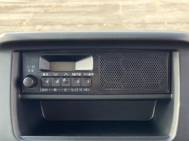 エブリイ PA 届出済み未使用車 キーシリンダー パートタイム4WD パワーステアリング マニュアルエアコン クリアランスソナー アイドリングストップ 横滑り防止 ヘッドライトレベライザー スピーカー一体型ラジオ(33枚目)