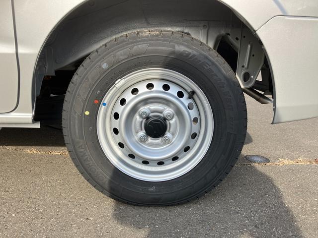 エブリイ PA 届出済み未使用車 キーシリンダー パートタイム4WD パワーステアリング マニュアルエアコン クリアランスソナー アイドリングストップ 横滑り防止 ヘッドライトレベライザー スピーカー一体型ラジオ(38枚目)