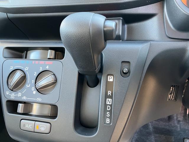 ミライース L SAIII 届出済未使用車 衝突被害軽減ブレーキ キーレスエントリー マニュアルエアコン オートライト オートハイビーム パワーステアリング パワーウィンドウ クリアランスソナー アイドリングストップ 横滑り防止(33枚目)