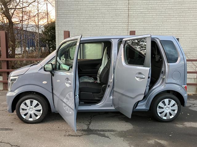 ワゴンR FX 届出済み未使用車 デュアルカメラブレーキサポート スマートキー プッシュスタート フルタイム4WD オートハイビーム オートエアコン シートヒーター 電動格納ミラー クリアランスソナー 横滑り防止(6枚目)