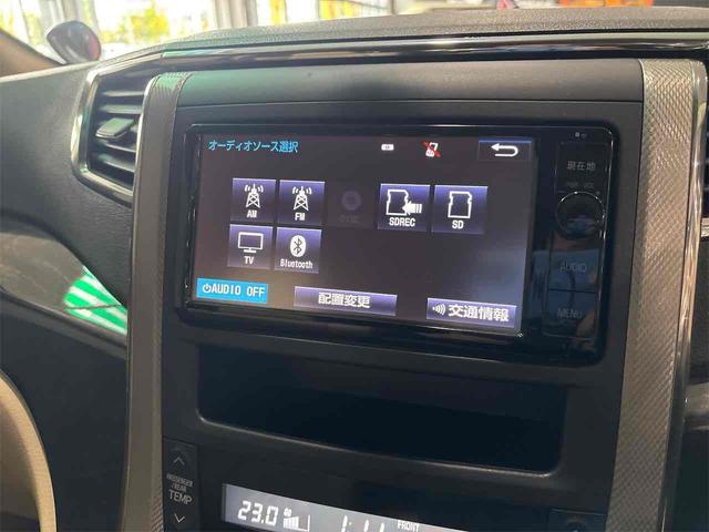 アルファードハイブリッド Ｘ　４ＷＤ　全周囲カメラ　ナビ　ＴＶ　クリアランスソナー　オートクルーズコントロール　両側電動スライドドア　オートライト　ＨＩＤ　スマートキー　３列シート　ウォークスルー　ＣＶＴ　アルミホイール　ＣＤ（4枚目）