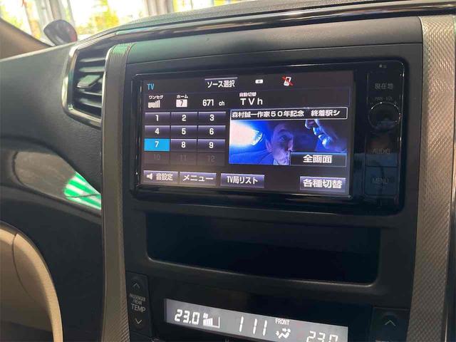 アルファードハイブリッド Ｘ　４ＷＤ　全周囲カメラ　ナビ　ＴＶ　クリアランスソナー　オートクルーズコントロール　両側電動スライドドア　オートライト　ＨＩＤ　スマートキー　３列シート　ウォークスルー　ＣＶＴ　アルミホイール　ＣＤ（5枚目）