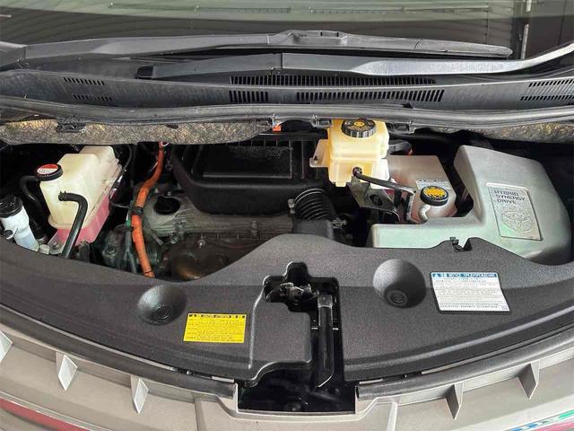 アルファードハイブリッド Ｘ　４ＷＤ　全周囲カメラ　ナビ　ＴＶ　クリアランスソナー　オートクルーズコントロール　両側電動スライドドア　オートライト　ＨＩＤ　スマートキー　３列シート　ウォークスルー　ＣＶＴ　アルミホイール　ＣＤ（29枚目）
