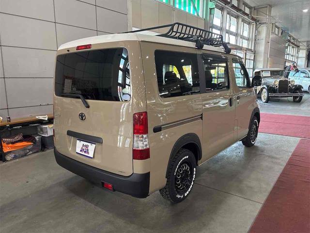 タウンエースバン ＧＬ　４ＷＤ　両側スライドドア　ＣＶＴ　ＣＤ　エアコン　パワーウィンドウ　運転席エアバッグ　センターデフロック（9枚目）