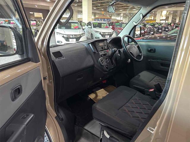 タウンエースバン ＧＬ　４ＷＤ　両側スライドドア　ＣＶＴ　ＣＤ　エアコン　パワーウィンドウ　運転席エアバッグ　センターデフロック（16枚目）