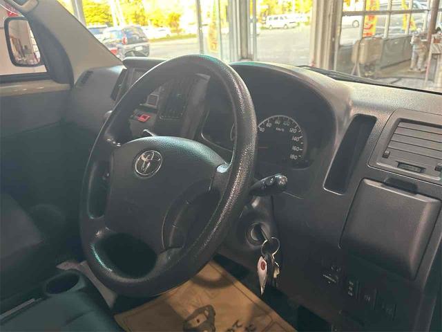 タウンエースバン ＧＬ　４ＷＤ　両側スライドドア　ＣＶＴ　ＣＤ　エアコン　パワーウィンドウ　運転席エアバッグ　センターデフロック（26枚目）