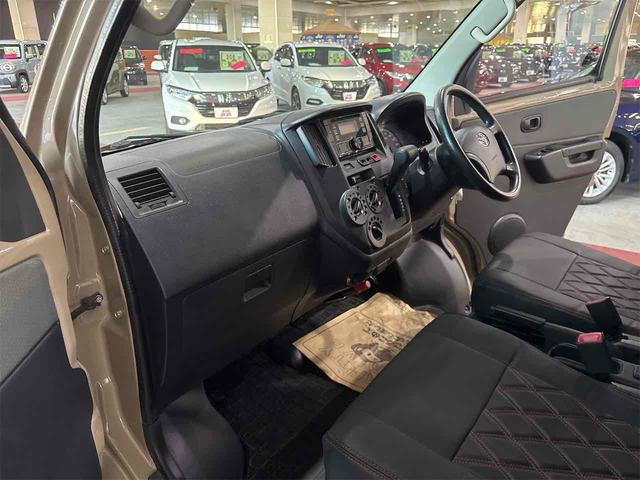 タウンエースバン ＧＬ　４ＷＤ　両側スライドドア　ＣＶＴ　ＣＤ　エアコン　パワーウィンドウ　運転席エアバッグ　センターデフロック（28枚目）