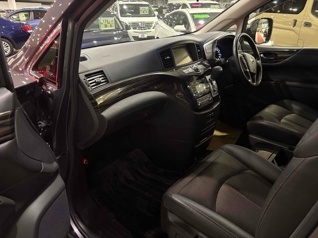 エルグランド ２５０ハイウェイスターＳ　４ＷＤ　ＥＴＣ　全周囲カメラ　ＴＶ　オートクルーズコントロール　両側電動スライドドア　ＬＥＤヘッドランプ　スマートキー　後席モニター　３列シート　ＣＶＴ　アルミホイール　盗難防止システム（11枚目）