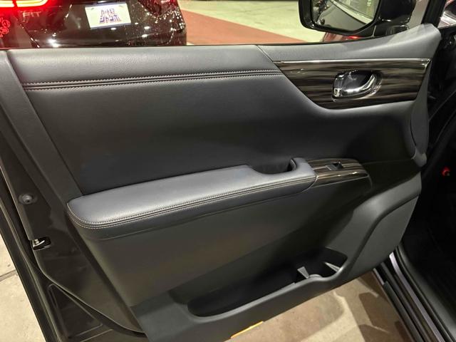 エルグランド ２５０ハイウェイスターＳ　４ＷＤ　ＥＴＣ　全周囲カメラ　ＴＶ　オートクルーズコントロール　両側電動スライドドア　ＬＥＤヘッドランプ　スマートキー　後席モニター　３列シート　ＣＶＴ　アルミホイール　盗難防止システム（21枚目）