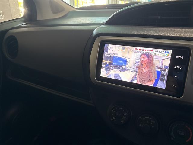 ヴィッツ Ｆ　４ＷＤ　ＥＴＣ　バックカメラ　ナビ　ＴＶ　スマートキー　電動格納ミラー　ＣＶＴ　衝突安全ボディ　ＡＢＳ　ＥＳＣ　ＣＤ　エアコン（9枚目）