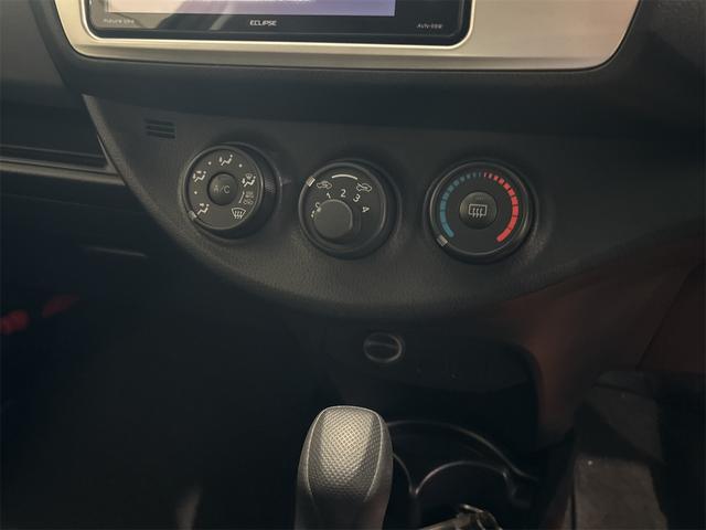 ヴィッツ Ｆ　４ＷＤ　ＥＴＣ　バックカメラ　ナビ　ＴＶ　スマートキー　電動格納ミラー　ＣＶＴ　衝突安全ボディ　ＡＢＳ　ＥＳＣ　ＣＤ　エアコン（11枚目）