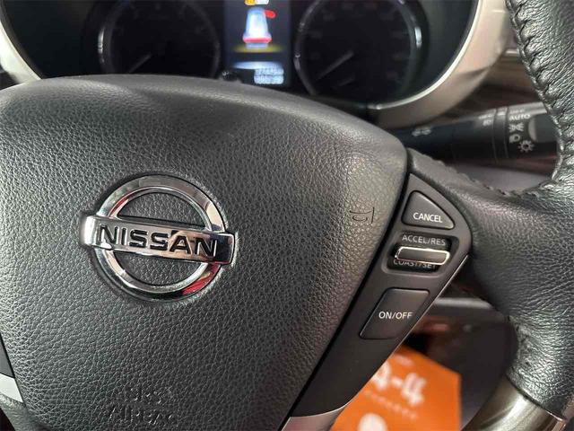 エルグランド ２５０ハイウェイスターＳ　アーバンクロム　４ＷＤ　オートクルーズコントロール　両側電動スライドドア　オートライト　ＬＥＤヘッドランプ　スマートキー　電動格納ミラー　後席モニター　３列シート　オットマン　ＣＶＴ　アルミホイール　盗難防止システム（6枚目）