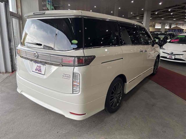 エルグランド ２５０ハイウェイスターＳ　アーバンクロム　４ＷＤ　オートクルーズコントロール　両側電動スライドドア　オートライト　ＬＥＤヘッドランプ　スマートキー　電動格納ミラー　後席モニター　３列シート　オットマン　ＣＶＴ　アルミホイール　盗難防止システム（15枚目）