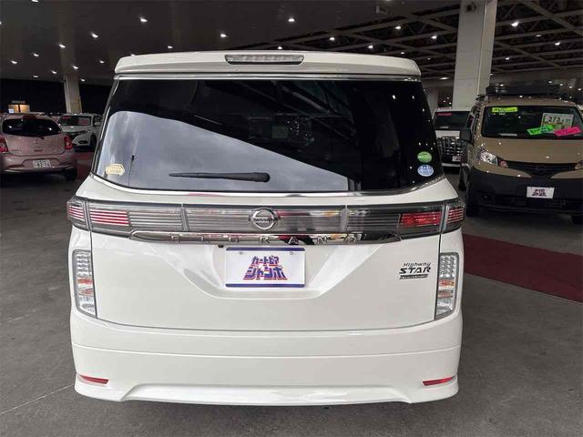 エルグランド ２５０ハイウェイスターＳ　アーバンクロム　４ＷＤ　オートクルーズコントロール　両側電動スライドドア　オートライト　ＬＥＤヘッドランプ　スマートキー　電動格納ミラー　後席モニター　３列シート　オットマン　ＣＶＴ　アルミホイール　盗難防止システム（16枚目）