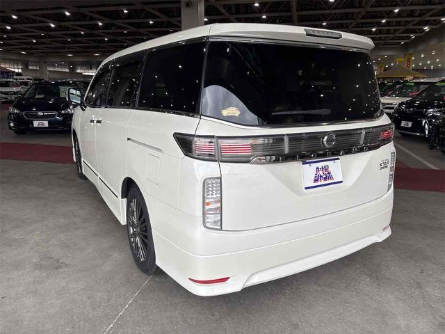 エルグランド ２５０ハイウェイスターＳ　アーバンクロム　４ＷＤ　オートクルーズコントロール　両側電動スライドドア　オートライト　ＬＥＤヘッドランプ　スマートキー　電動格納ミラー　後席モニター　３列シート　オットマン　ＣＶＴ　アルミホイール　盗難防止システム（17枚目）