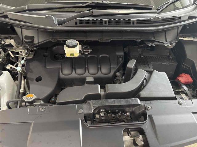 エルグランド ２５０ハイウェイスターＳ　アーバンクロム　４ＷＤ　オートクルーズコントロール　両側電動スライドドア　オートライト　ＬＥＤヘッドランプ　スマートキー　電動格納ミラー　後席モニター　３列シート　オットマン　ＣＶＴ　アルミホイール　盗難防止システム（19枚目）